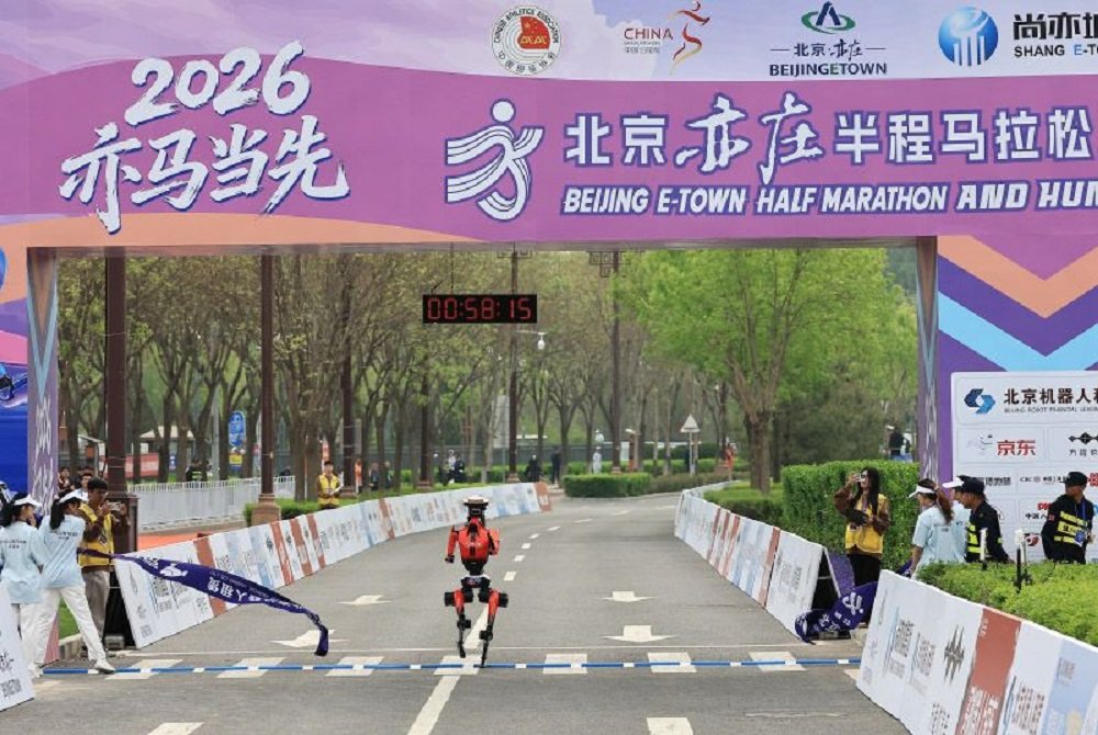 Robot Humanoid Honor Pecahkan Rekor Half Marathon di Beijing, Ancaman Bagi Sportivitas?
