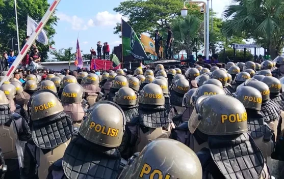 Demo DPRD Kaltim: Massa Kecewa Hasanuddin dan Rudy Mas'ud Tak Muncul