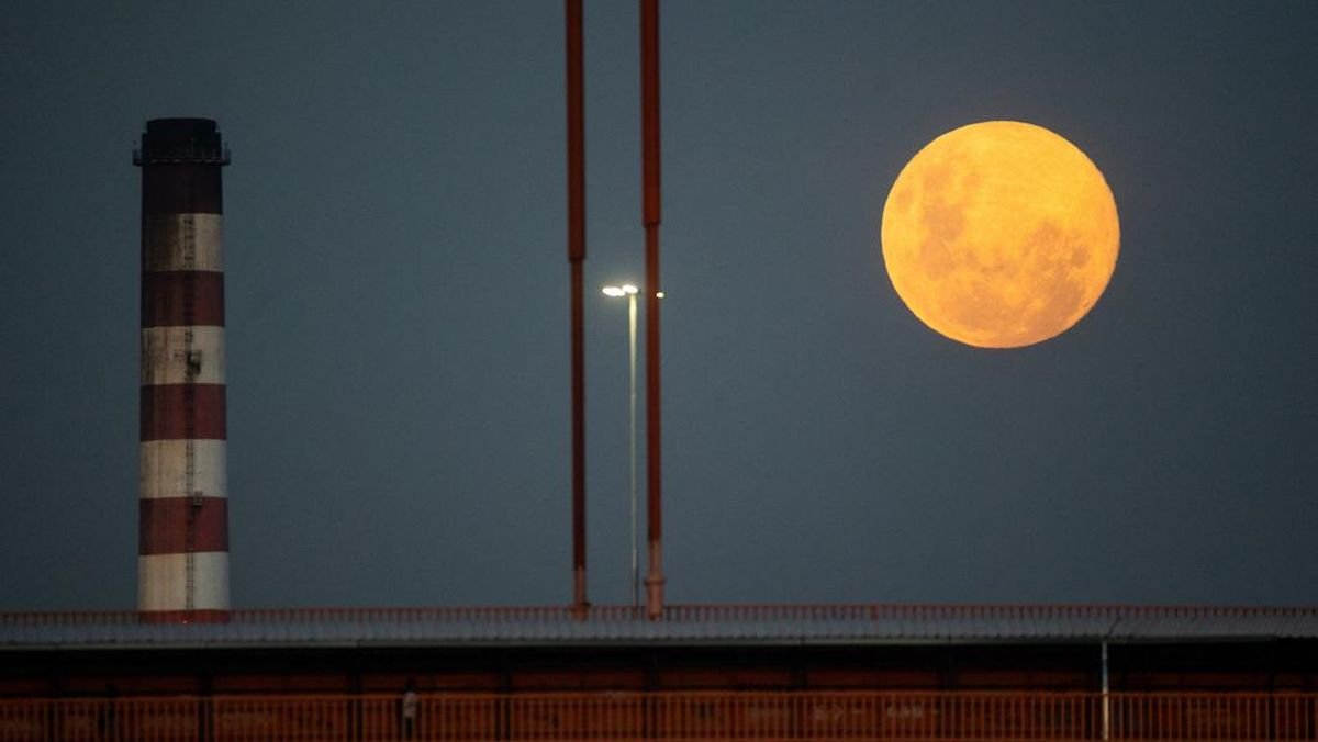 Daftar Fenomena Langit Mei: Hujan Meteor Hingga Blue Moon