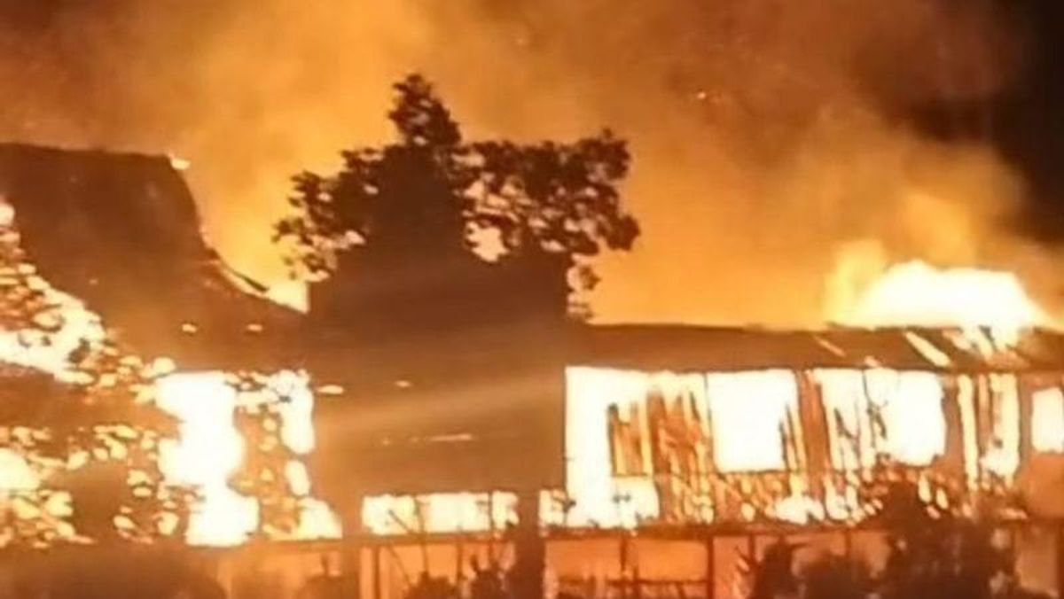 Gereja Katolik Mimika Terbakar: Kelalaian Lilin Berujung Kerugian Ratusan Juta