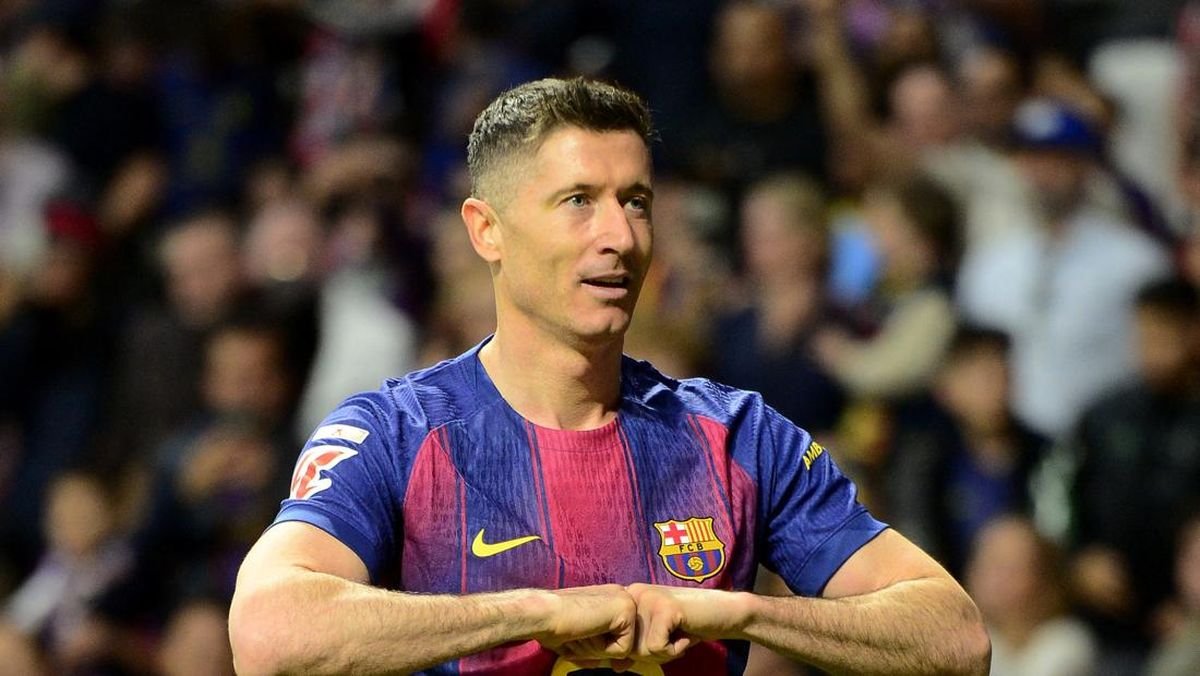 Manchester United Disarankan Rekrut Robert Lewandowski: Solusi Instan atau Langkah Mundur?