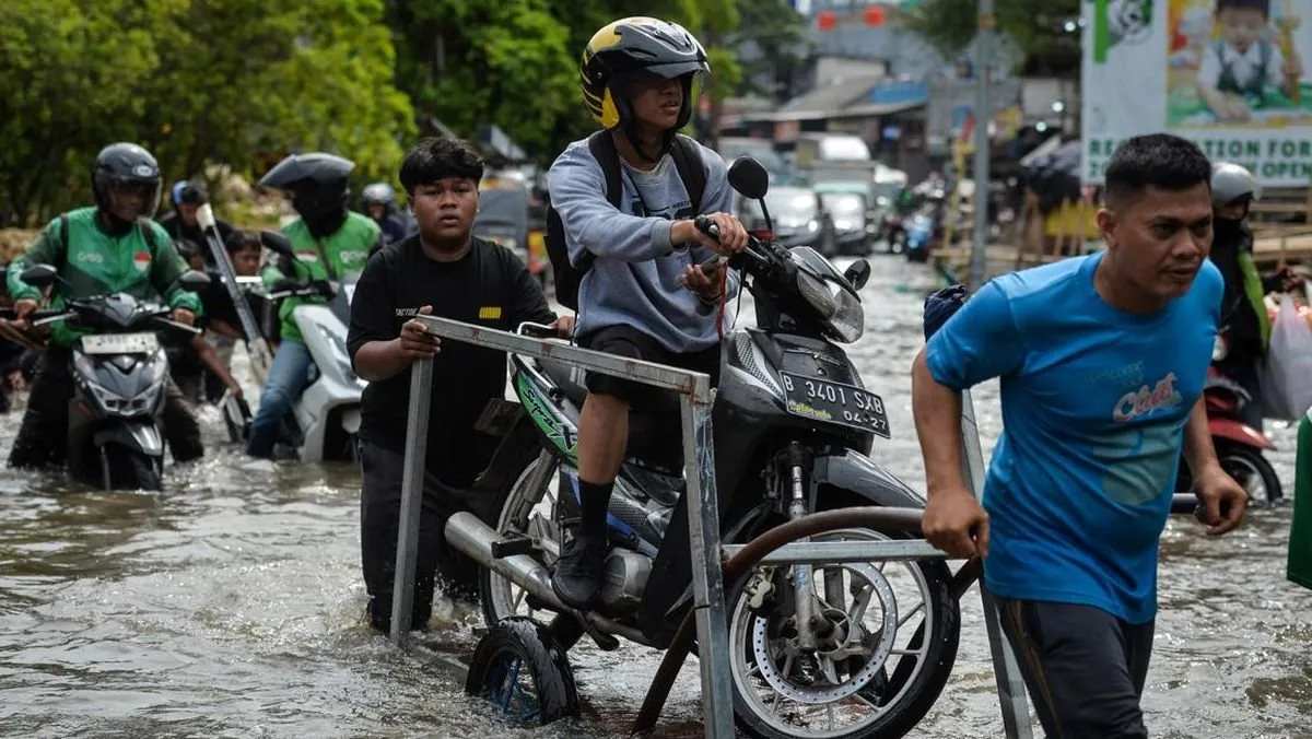 BMKG Beri Peringatan Hujan di Kota Besar, Kapan Infrastruktur Dibenahi?